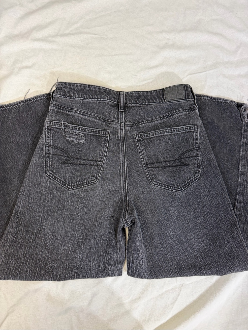 Women’s Gray American eagle  wide leg Distressed Denim Jeans size 6